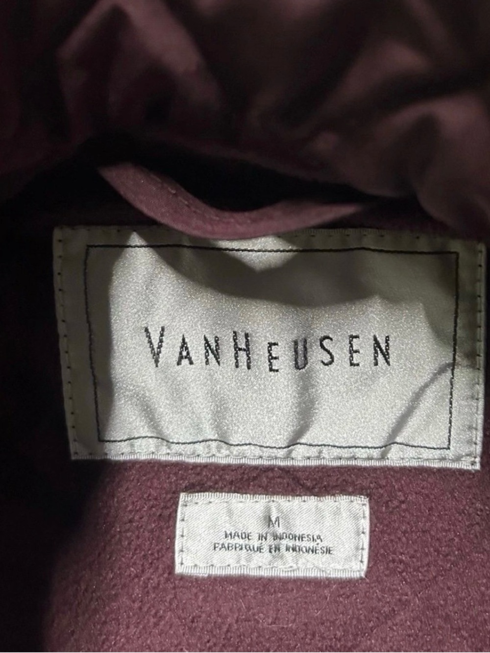 Women’s Van Heusen Plum Puffer Winter Vest Size Medium - Picture 4 of 4
